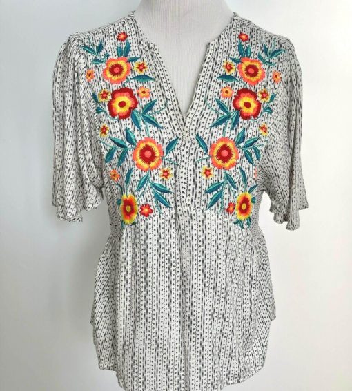 Floral Embroidery Blouse