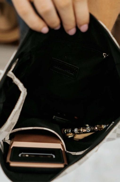 Versatile Oversized Clutch Handbag with Zipper and Inside Pocket - Image 4